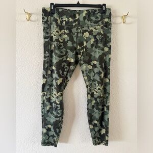 Avia Exercise Workout Leggings With Pockets XXL – 20 Green Floral Camo Excellent